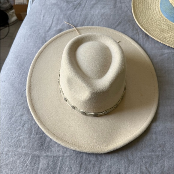 Forever 21 Accessories - Cream Hat ✨